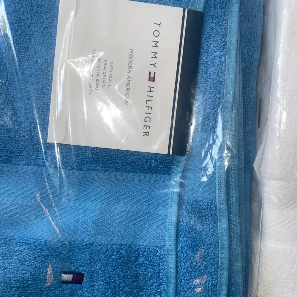 NEW TOMMY HILFIGER Bath Towels MODERN AMERICAN 30 X 54 Cotton Bath Towels (2)